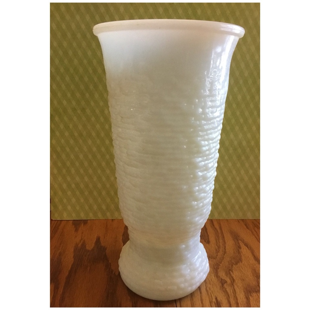 SOLD 📝AUCTION PRICE👩🏻⚖️ Vintage Bark Texture Milk Glass Napco - Picture 1 of 1